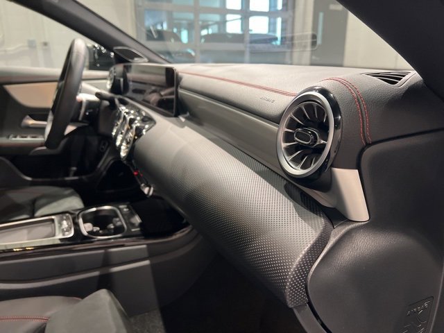 Used 2025 Mercedes-Benz CLA 250 4MATIC image 45