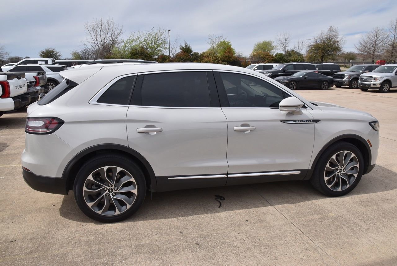 Used 2023 Lincoln Nautilus Reserve image 6