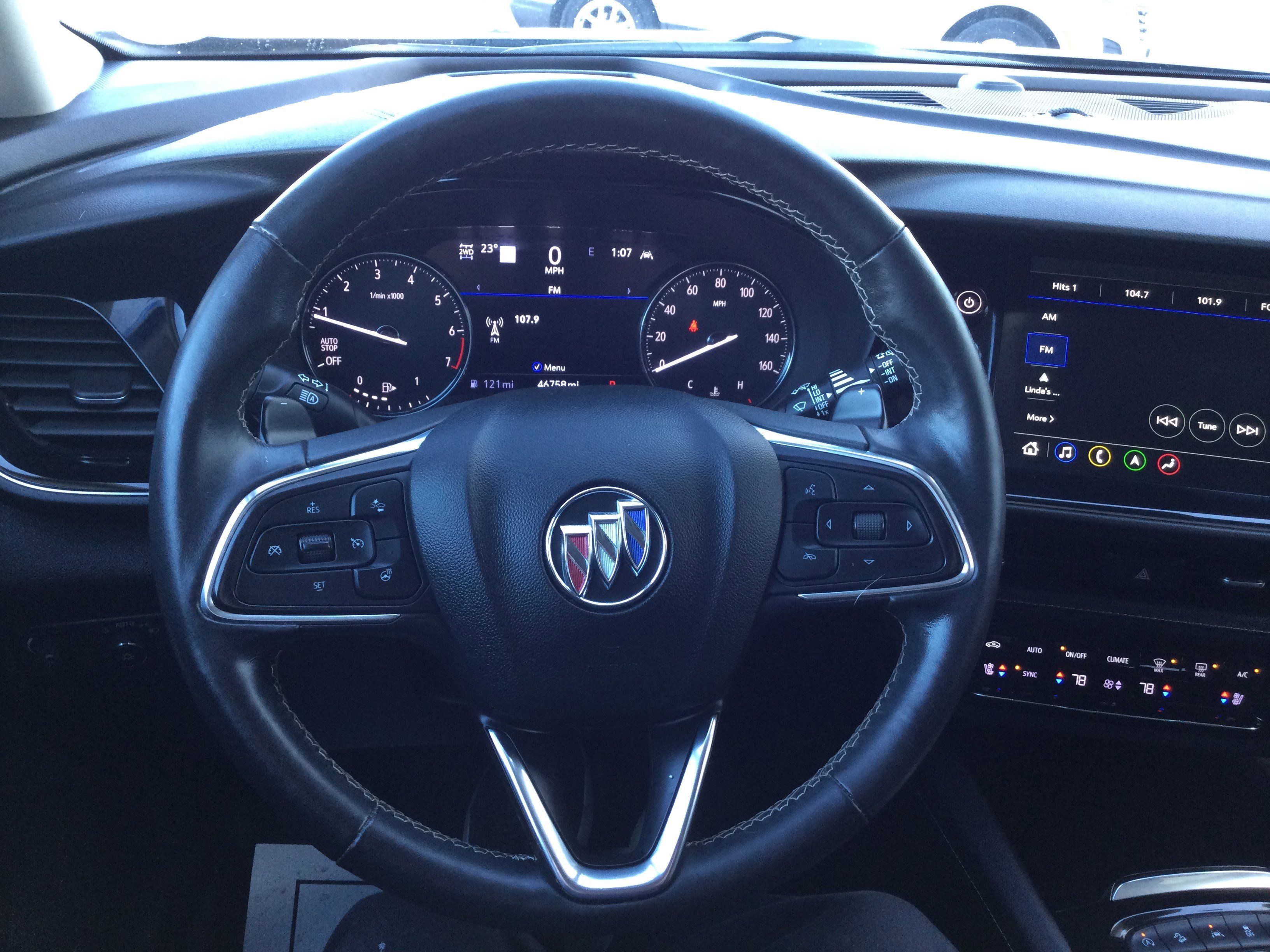 Used 2023 Buick Envision Avenir image 18