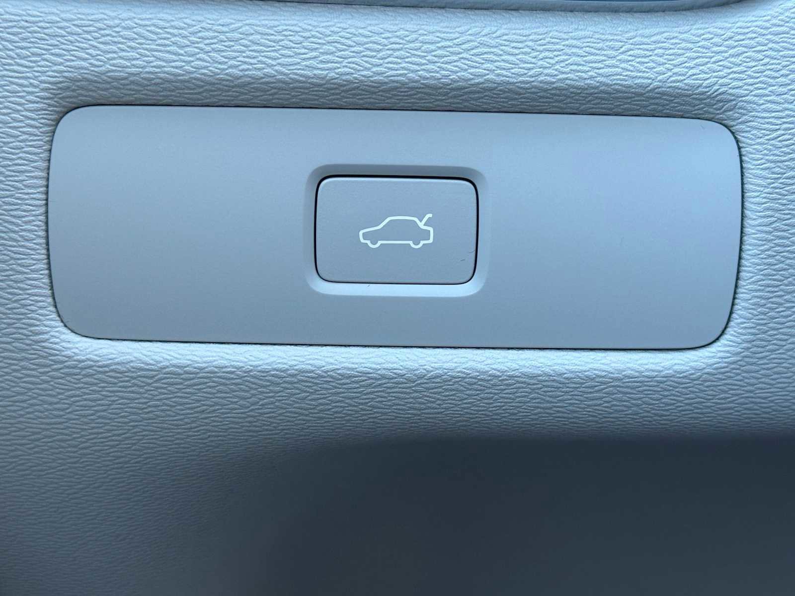 Used 2025 Volvo XC60 B5 Ultra w/ Protection Package Premier image 32