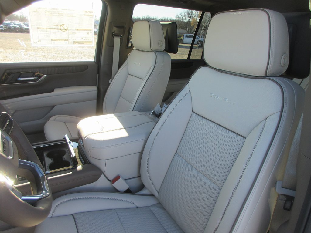 New 2026 GMC Yukon XL Denali w/ Denali Reserve Package image 13