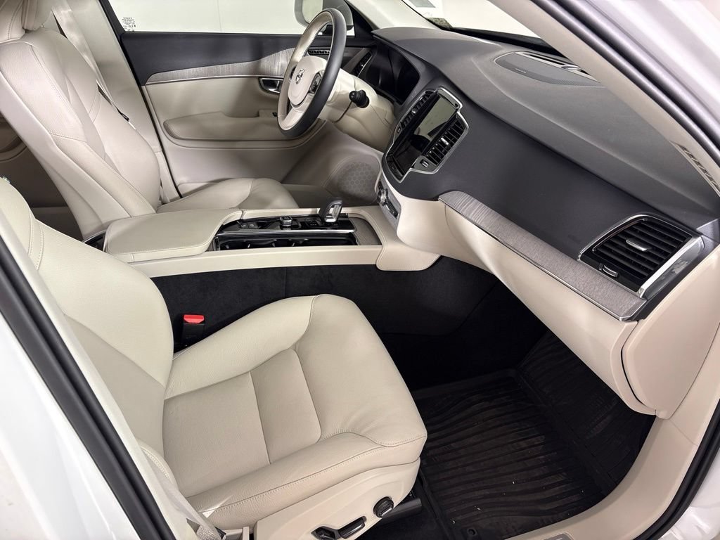 Certified 2025 Volvo XC90 B6 Plus w/ Protection Package Premier AWD/4WD image 17