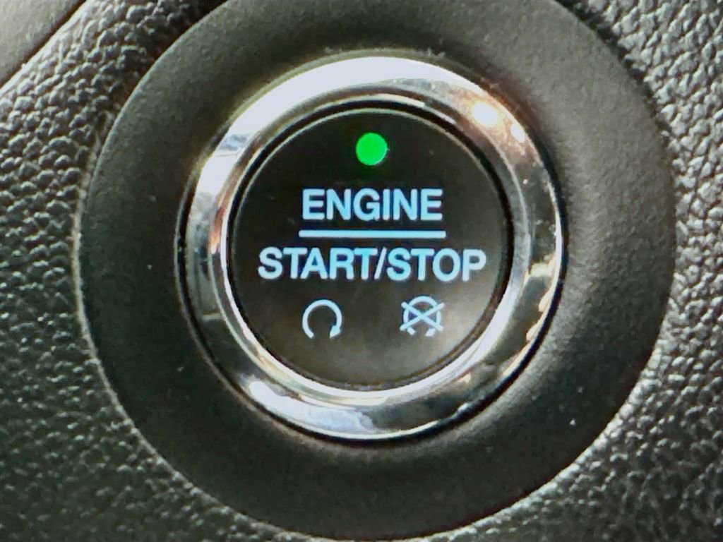 Used 2018 Ford Explorer XLT w/ Equipment Group 201A FWD image 19