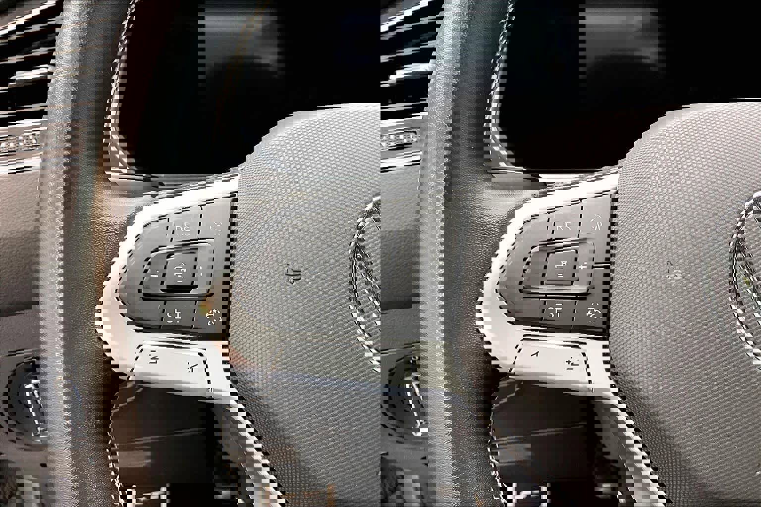 Used 2023 Volkswagen Tiguan SE R-Line image 23