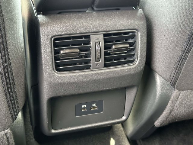 Used 2023 Nissan Rogue SV AWD/4WD image 18