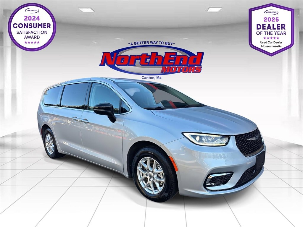 Used 2024 Chrysler Pacifica Touring-L image 1