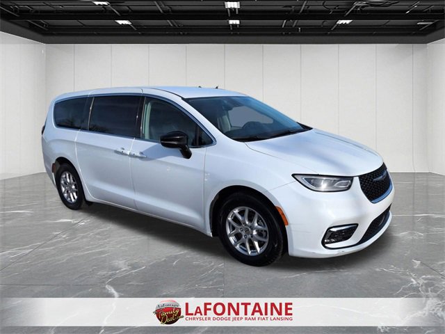 Certified 2024 Chrysler Pacifica Touring-L image 7