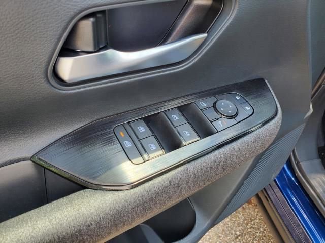 Used 2025 Nissan Kicks SV w/ SV Premium Package image 11