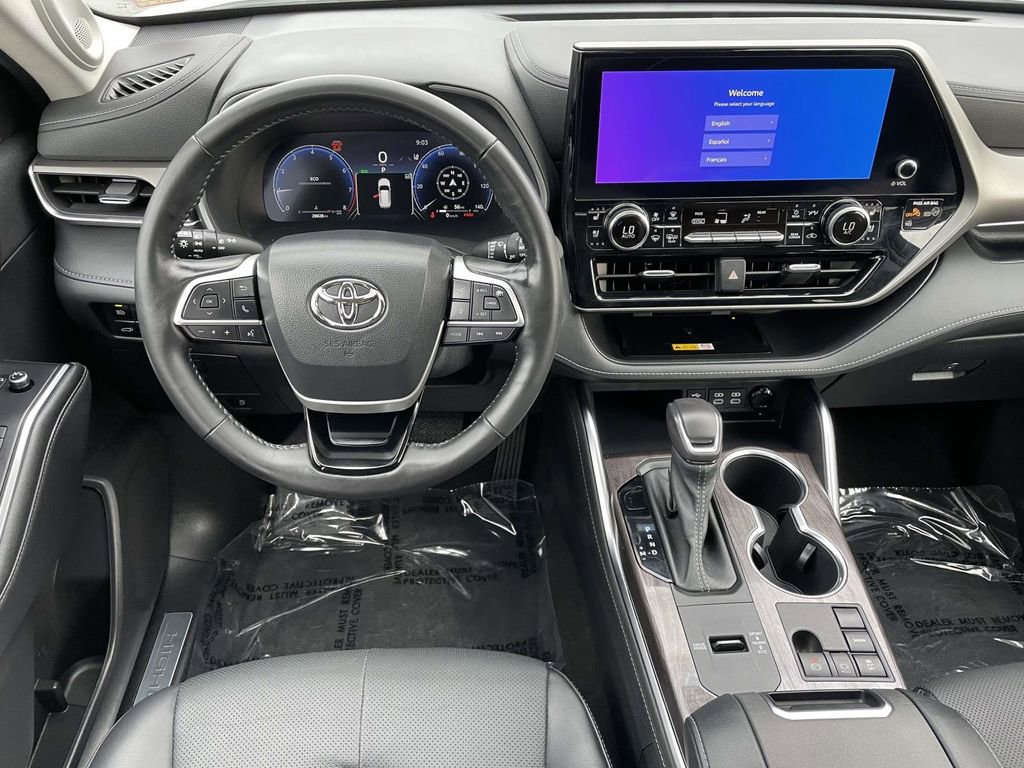 Used 2023 Toyota Highlander Limited image 25