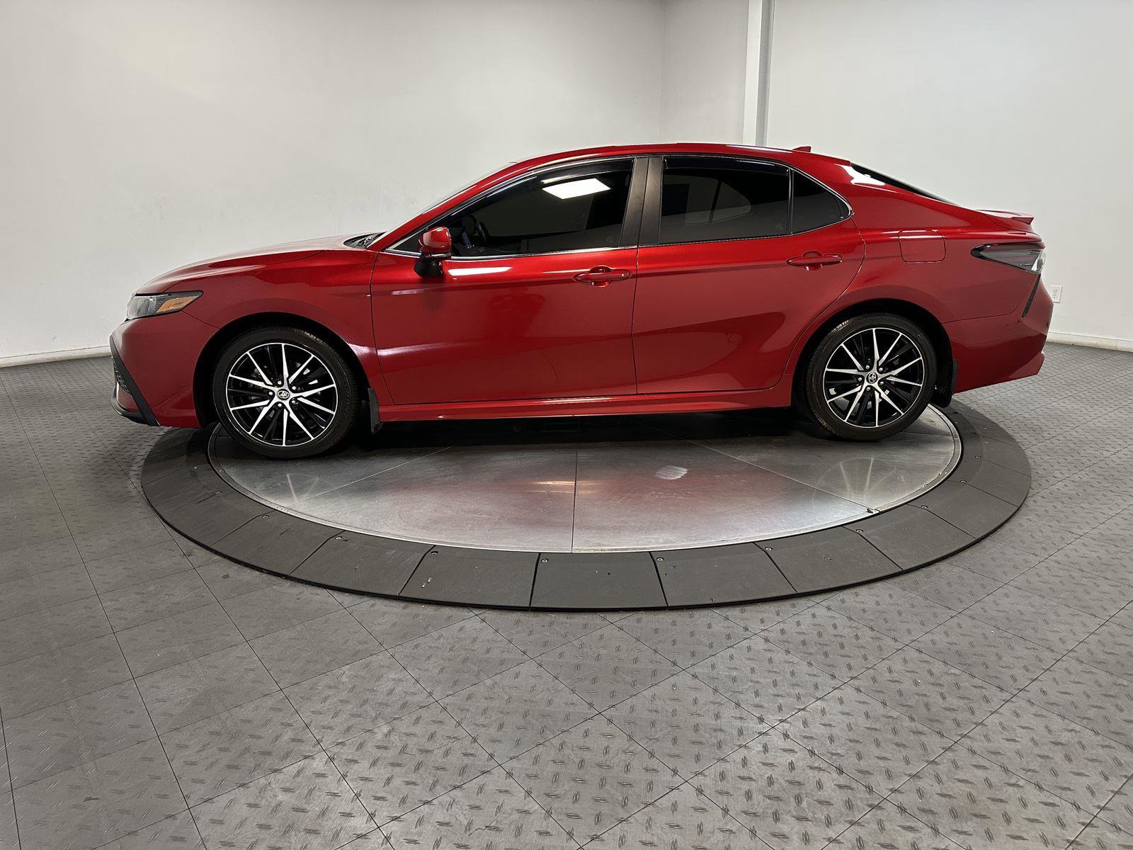 Used 2024 Toyota Camry SE FWD image 8
