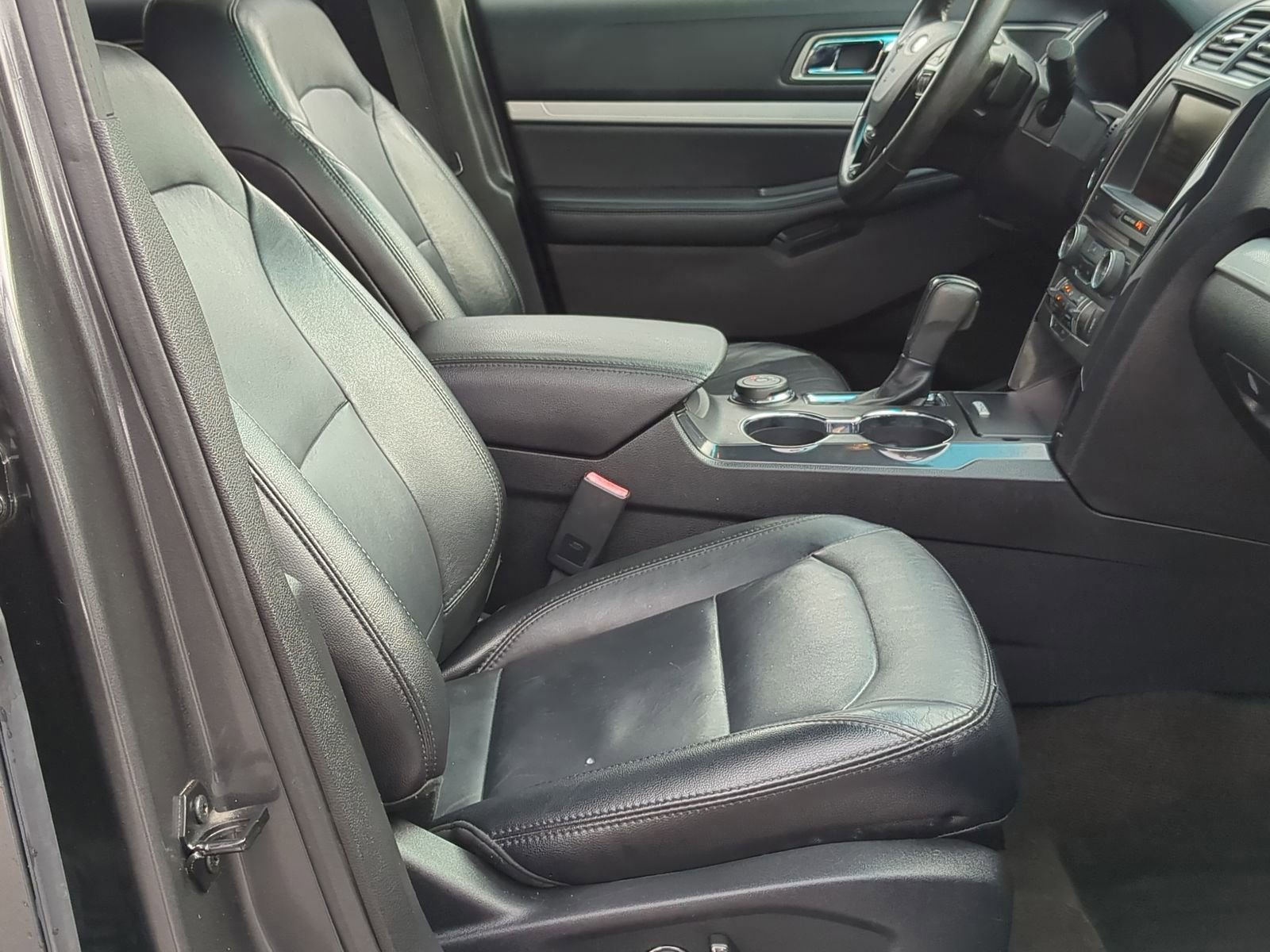 Used 2016 Ford Explorer XLT w/ Equipment Group 202A image 29