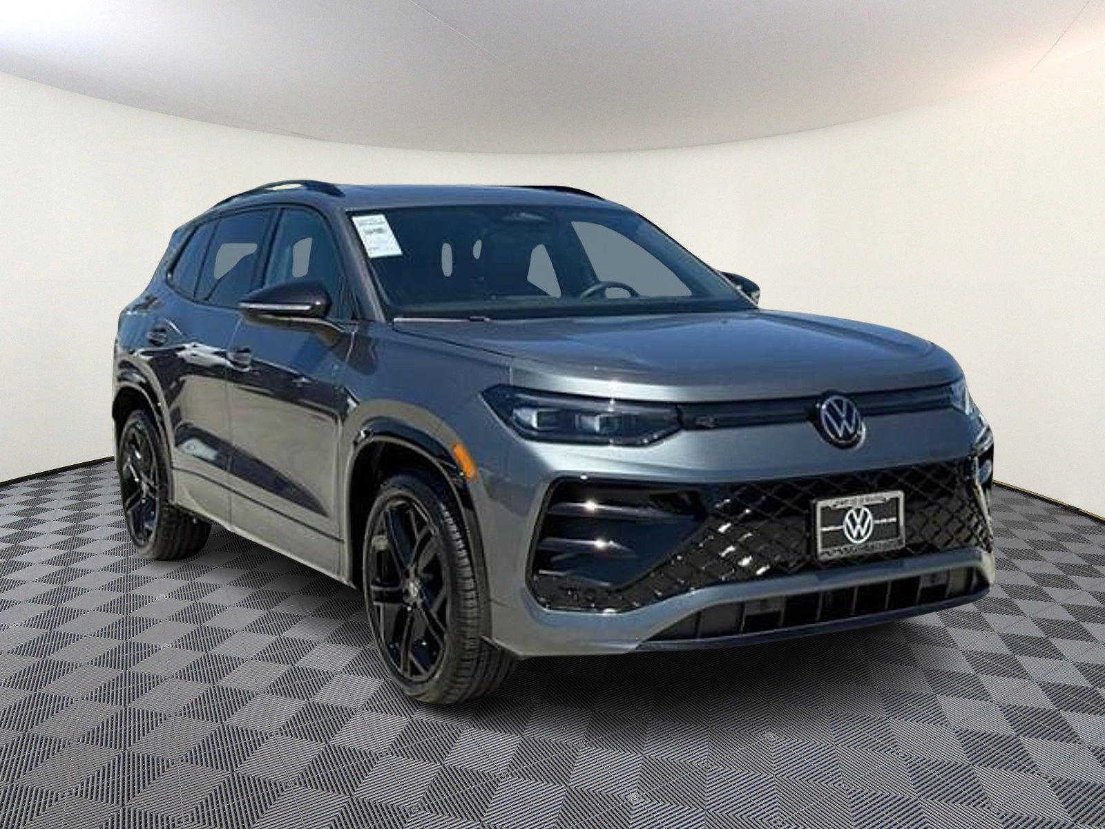 New 2026 Volkswagen Tiguan SE R-Line FWD image 1