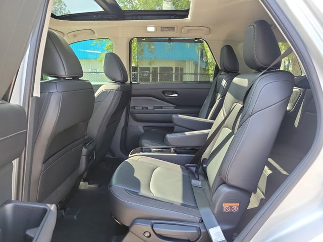 Used 2024 Nissan Pathfinder SL w/ SL Premium Package FWD image 23