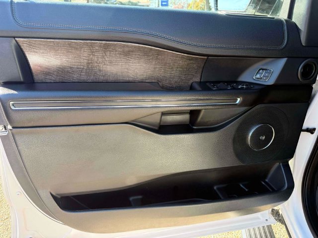 Used 2018 Ford Expedition Limited AWD/4WD image 17