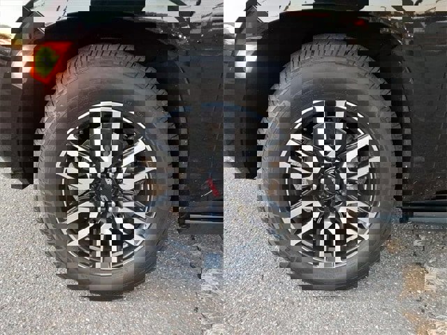 Used 2023 GMC Yukon XL AT4 w/ AT4 Premium Plus Package image 9