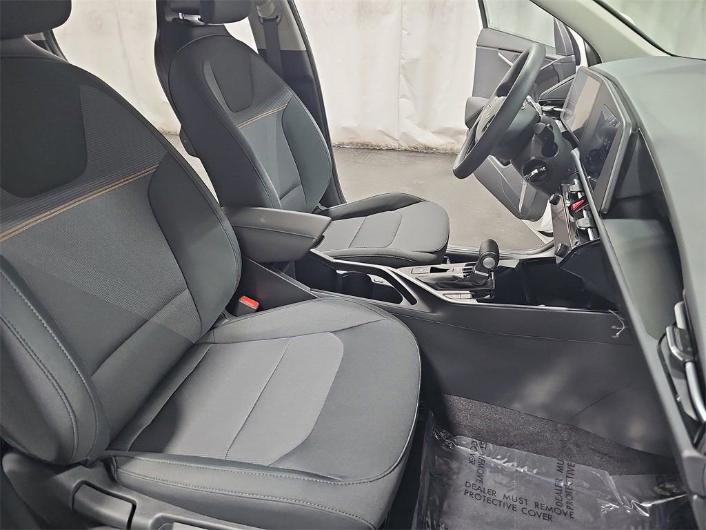 Used 2024 Kia Niro LX image 10