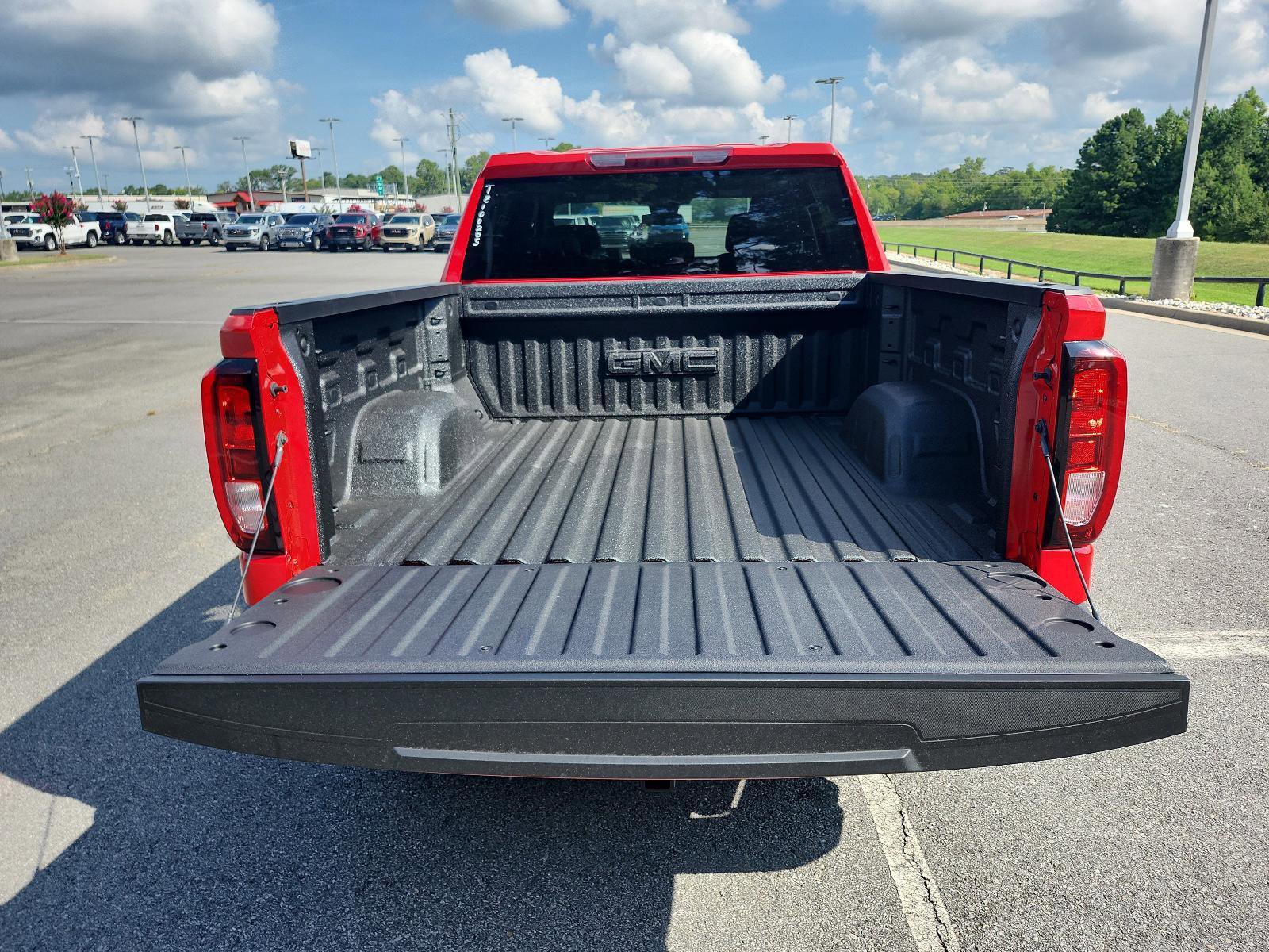 New 2026 GMC Sierra 1500 SLE image 9