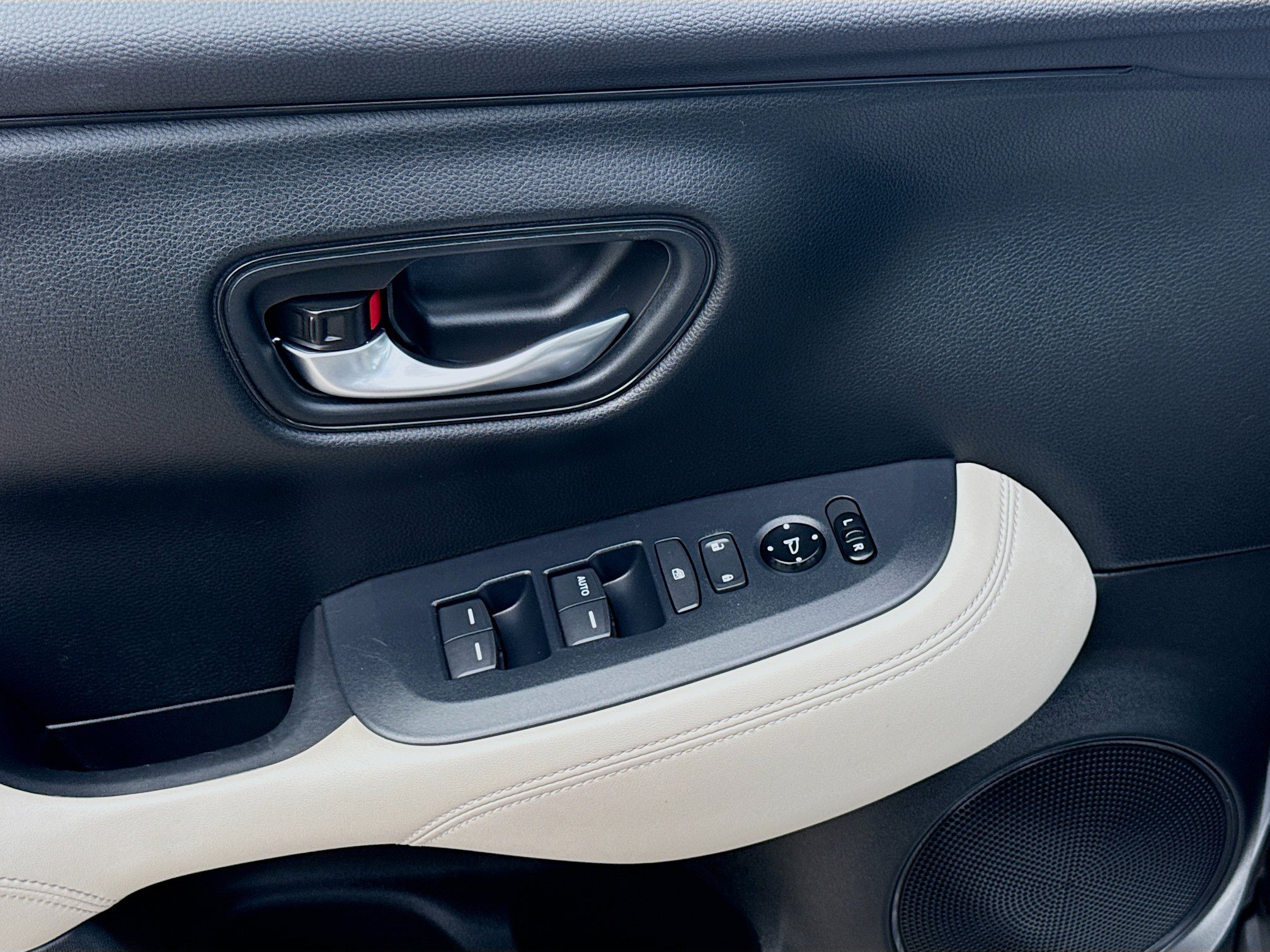 Certified 2024 Honda HR-V LX image 16