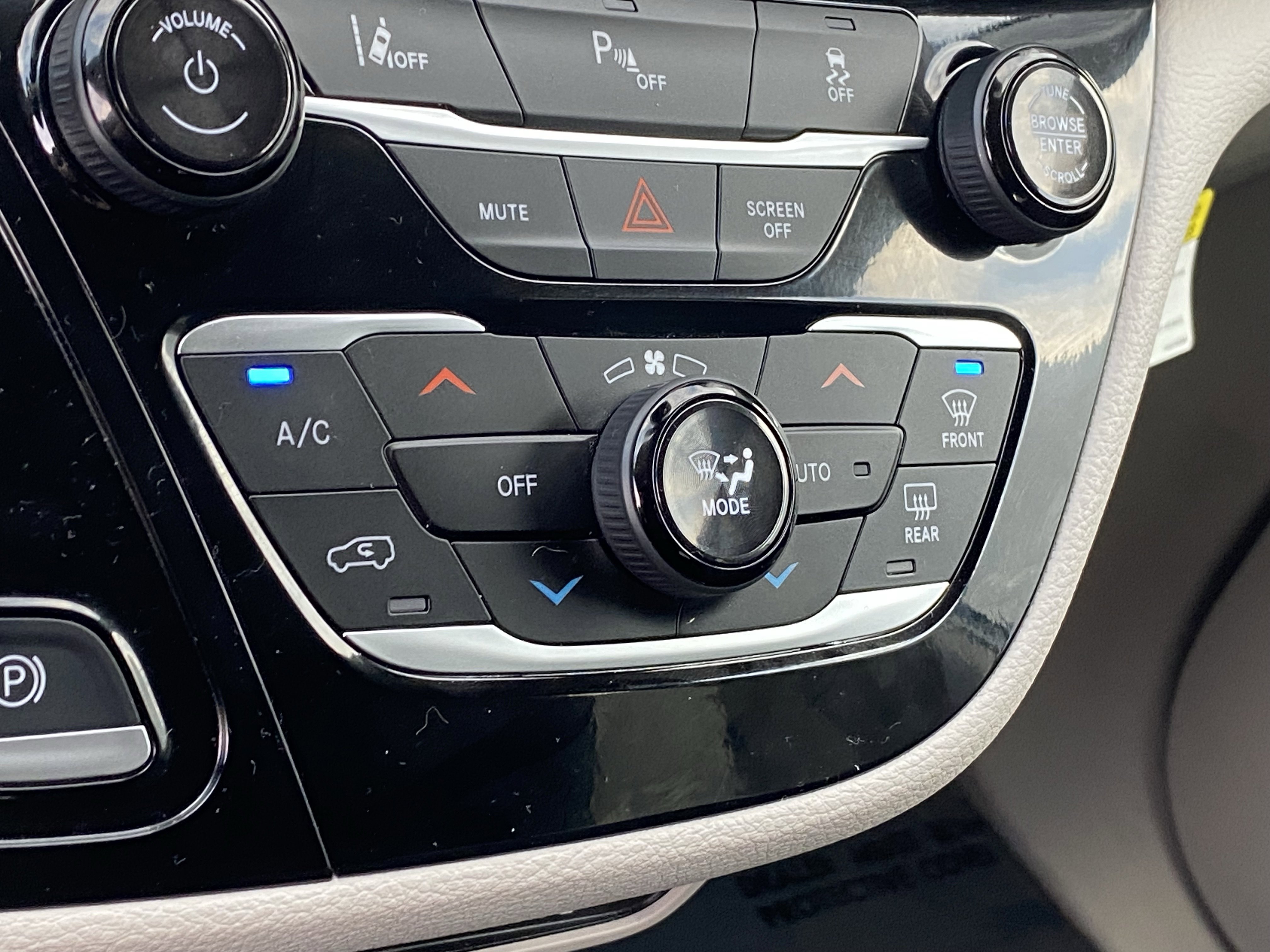 Used 2024 Chrysler Pacifica Select image 22