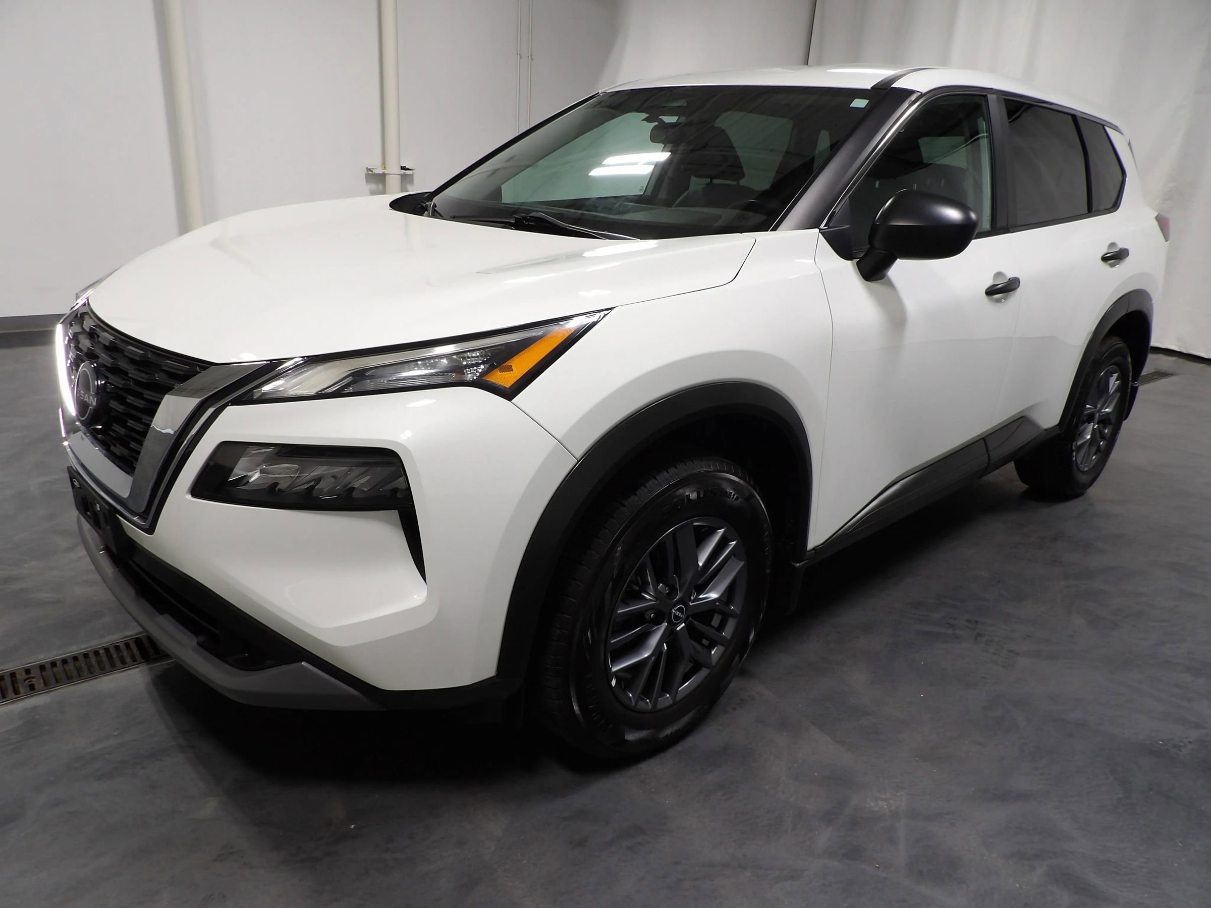 Used 2022 Nissan Rogue S AWD/4WD image 4