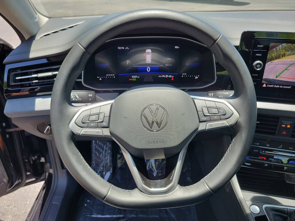 Used 2025 Volkswagen Jetta SE w/ Sunroof Package FWD image 26