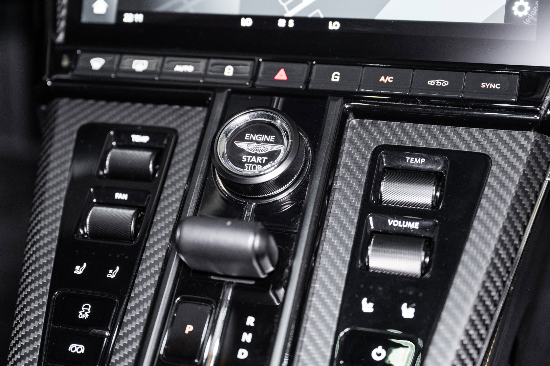 Used 2025 Aston Martin V8 Vantage Coupe image 26