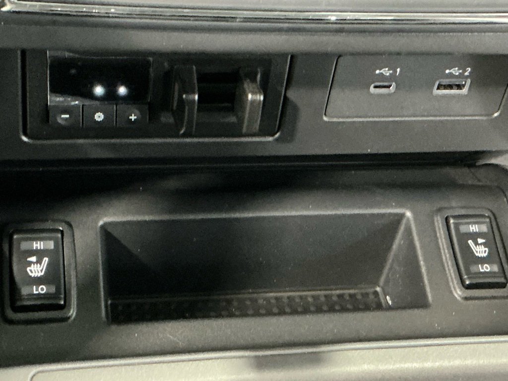 Used 2024 Nissan Titan SV w/ SV Convenience Package image 13