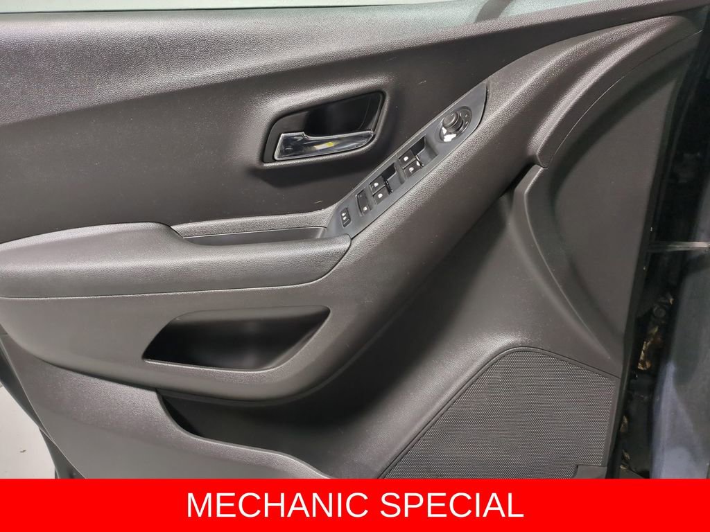Used 2018 Chevrolet Trax LT w/ LT Convenience Package image 30