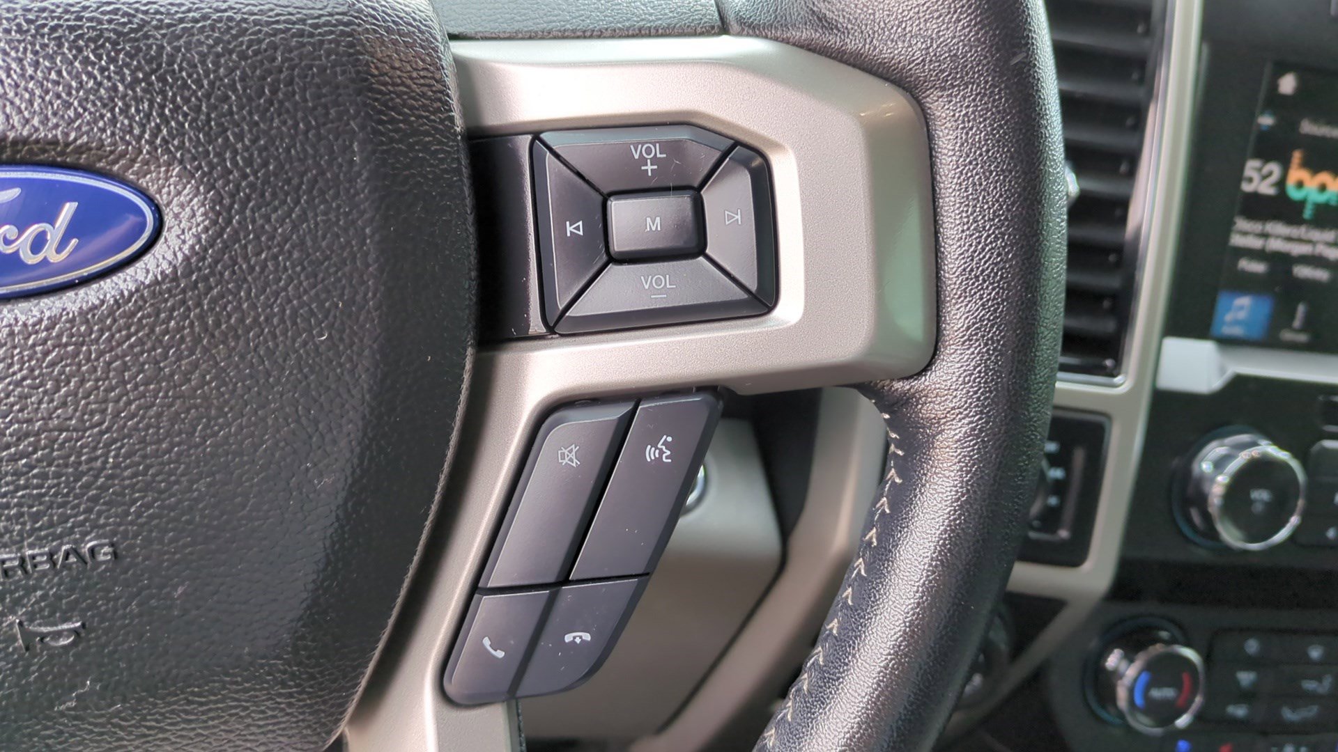 Used 2019 Ford F150 Lariat w/ Max Trailer Tow Package image 18