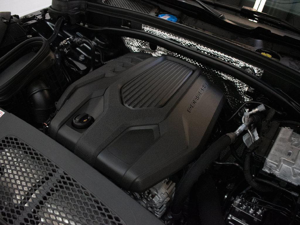 New 2026 Porsche Macan AWD/4WD image 18