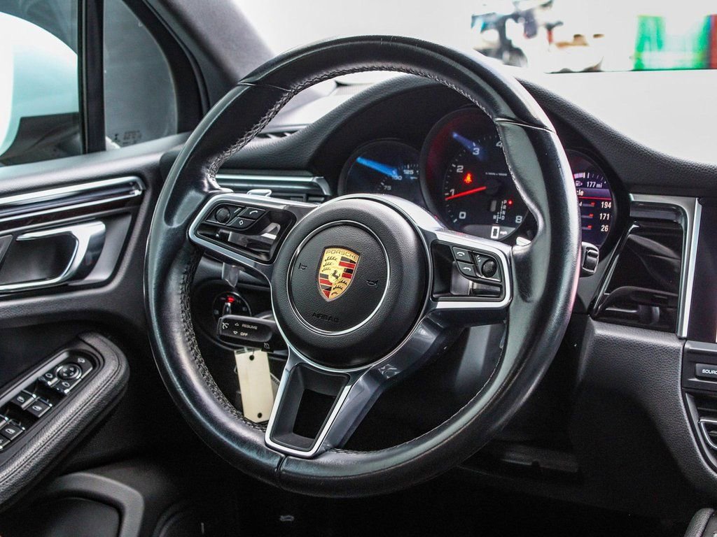 Used 2020 Porsche Macan image 25