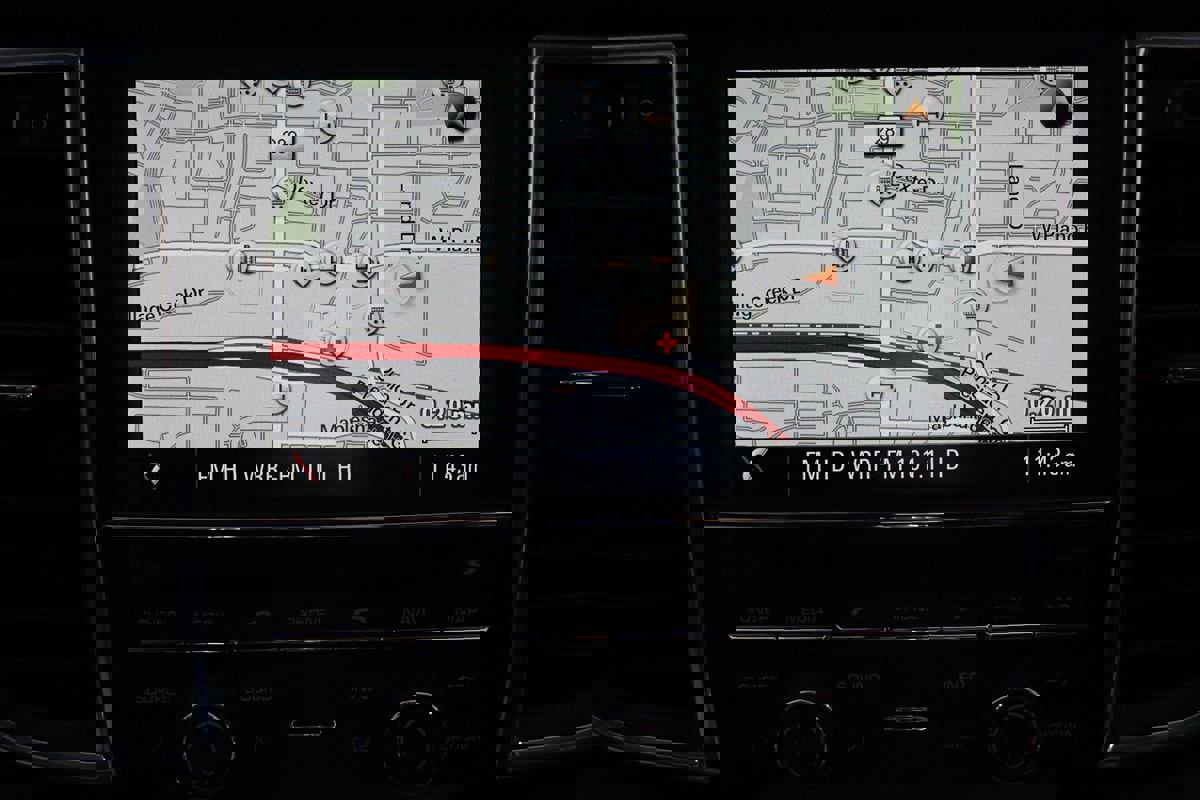 Used 2015 Porsche Panamera S image 24