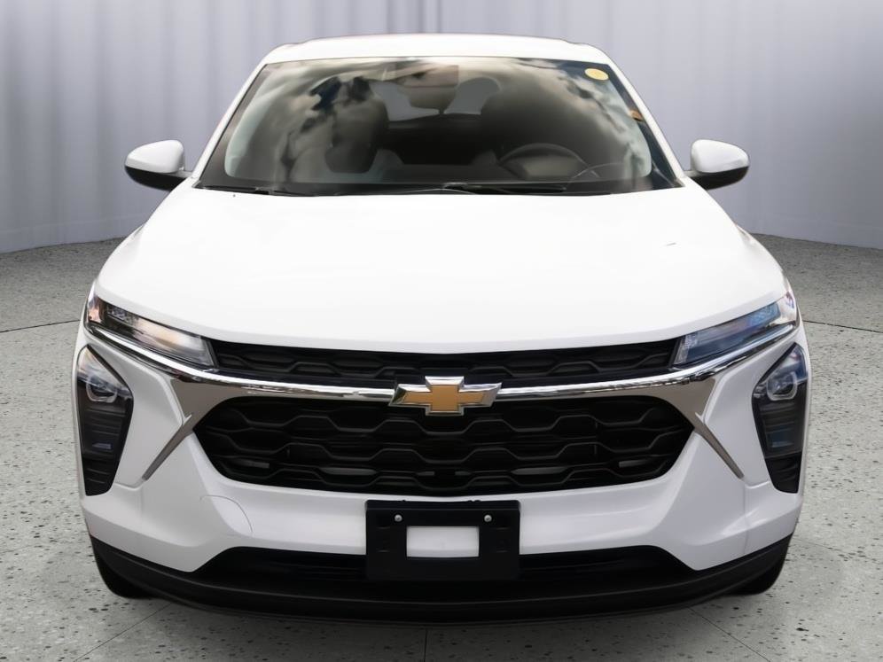 New 2026 Chevrolet Trax LS w/ LS Convenience Package FWD image 2