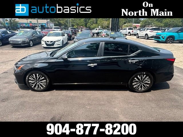 Used 2025 Nissan Altima 2.5 SV FWD image 3