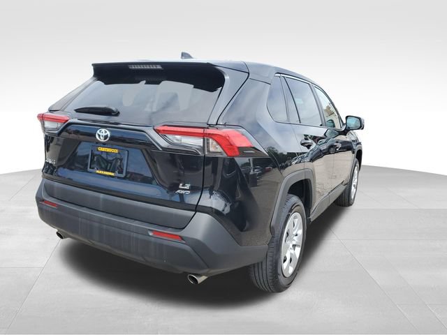 Used 2024 Toyota RAV4 LE AWD/4WD image 4