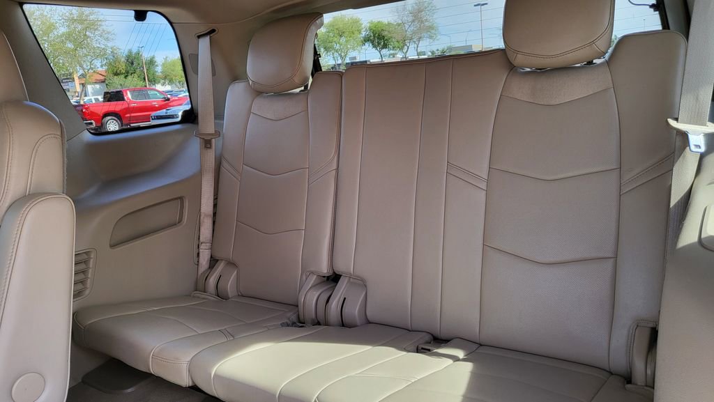 Used 2018 Cadillac Escalade Luxury AWD/4WD image 27