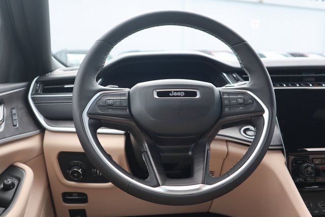 New 2025 Jeep Grand Cherokee Limited image 4