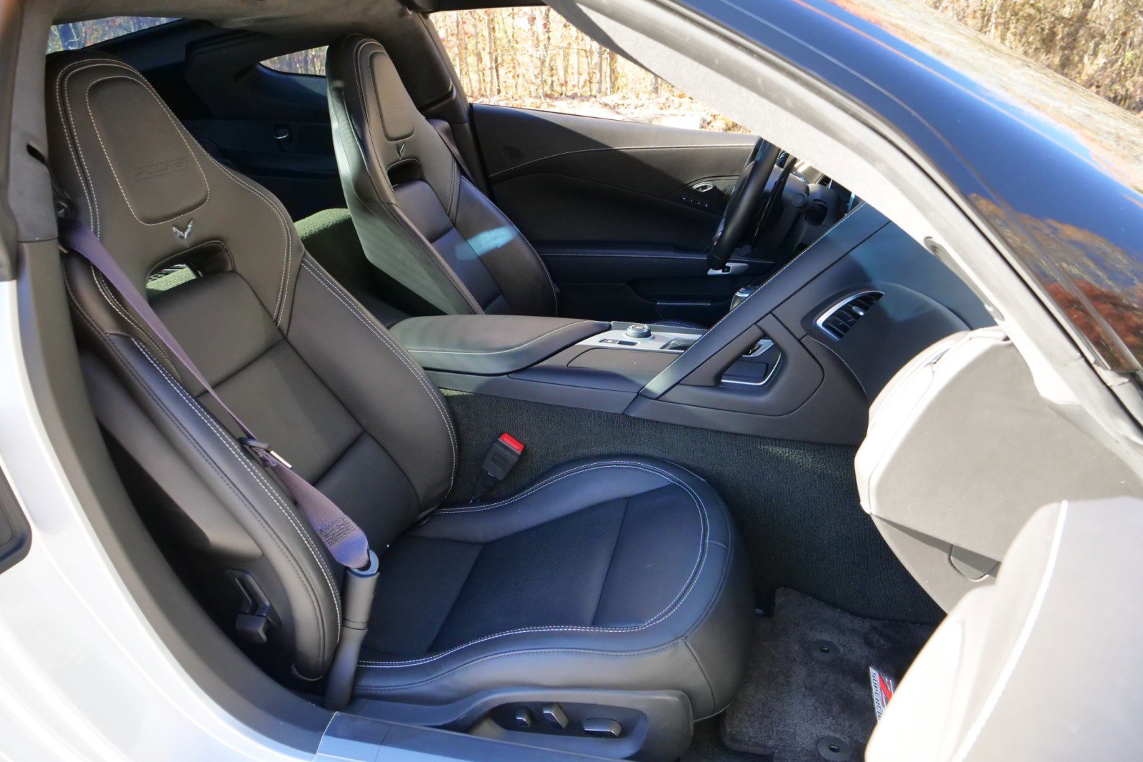 Used 2016 Chevrolet Corvette Z06 w/ 3LZ Preferred Equipment Group image 40