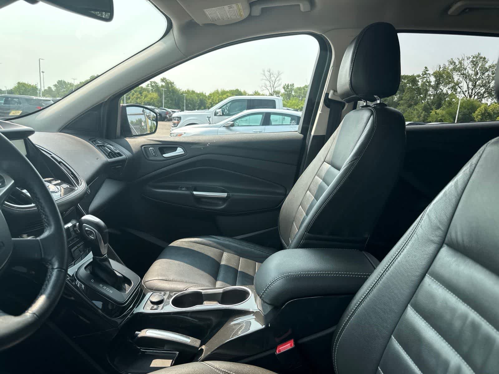 Used 2015 Ford Escape Titanium FWD image 29