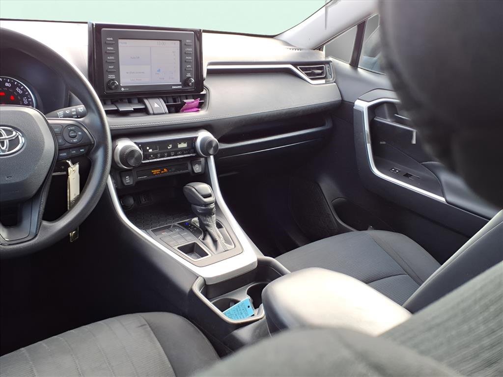 Used 2021 Toyota RAV4 LE image 4