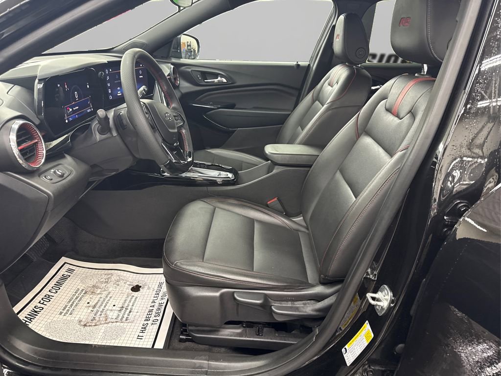Used 2025 Chevrolet Trax RS image 9