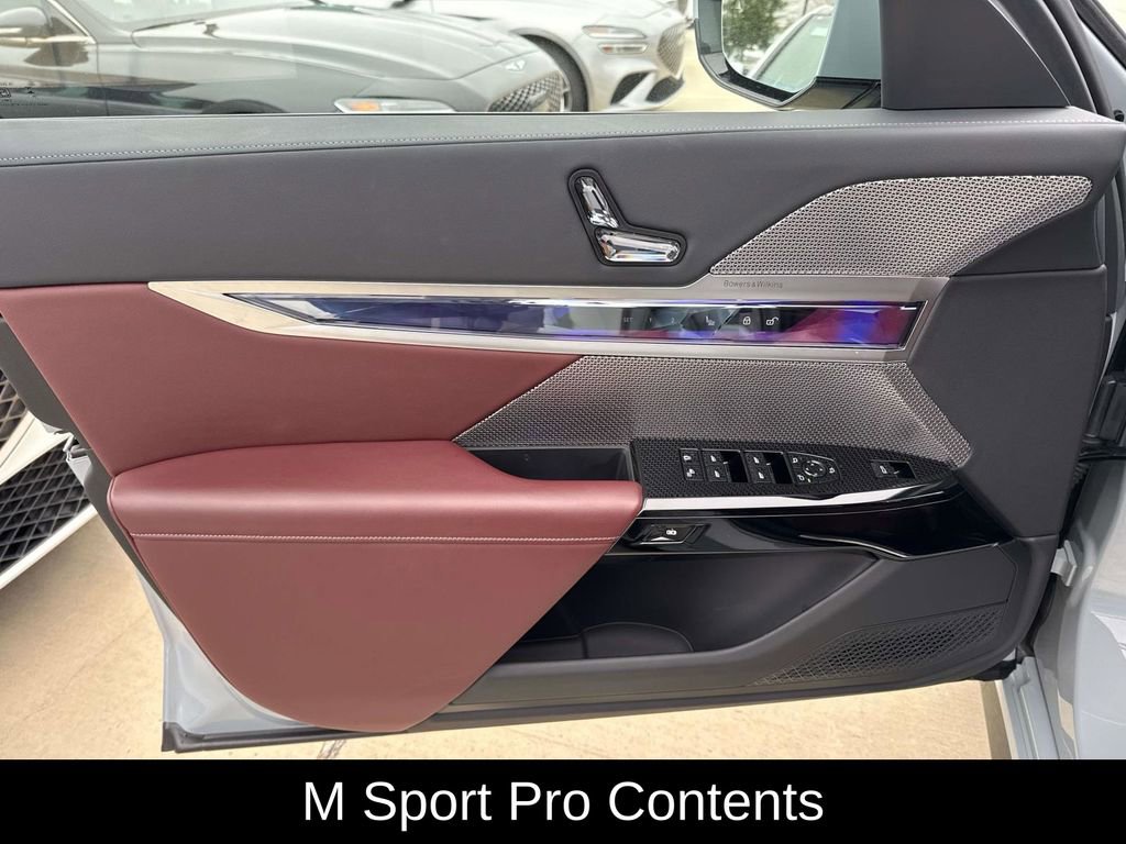 Used 2025 BMW 760i xDrive w/ Executive Package image 21