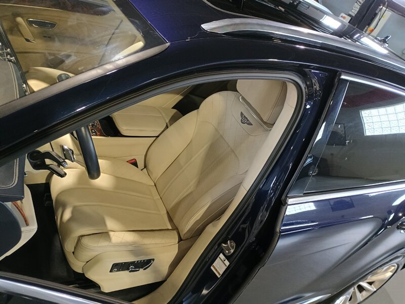 Used 2017 Bentley Bentayga AWD/4WD image 12
