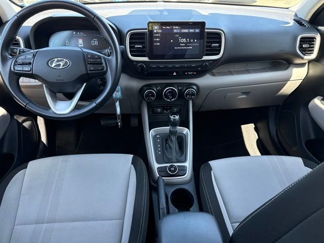 Used 2023 Hyundai Venue SEL FWD image 4