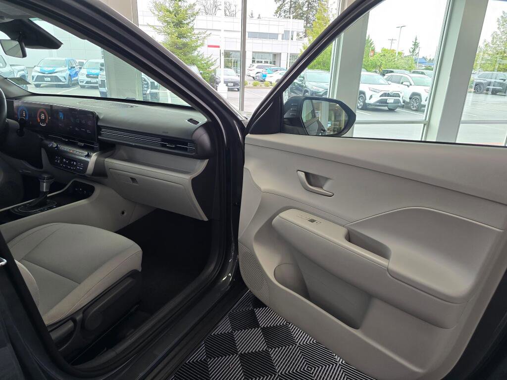 Used 2025 Hyundai Kona SEL AWD/4WD image 39