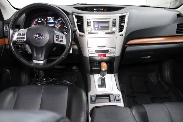 Used 2013 Subaru Outback 2.5i Limited AWD/4WD image 2
