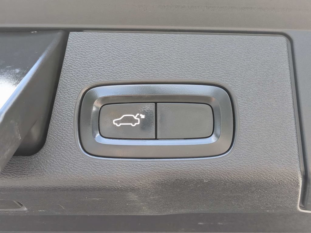 Used 2019 Volvo XC60 T5 Momentum FWD image 15
