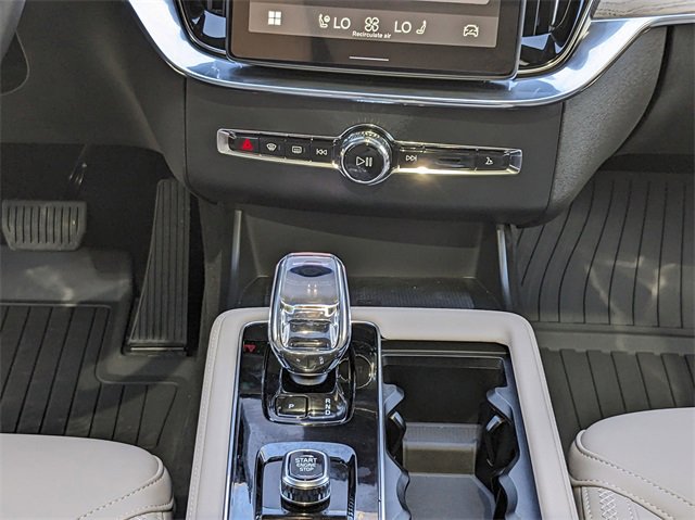 New 2025 Volvo XC90 B6 Core image 20