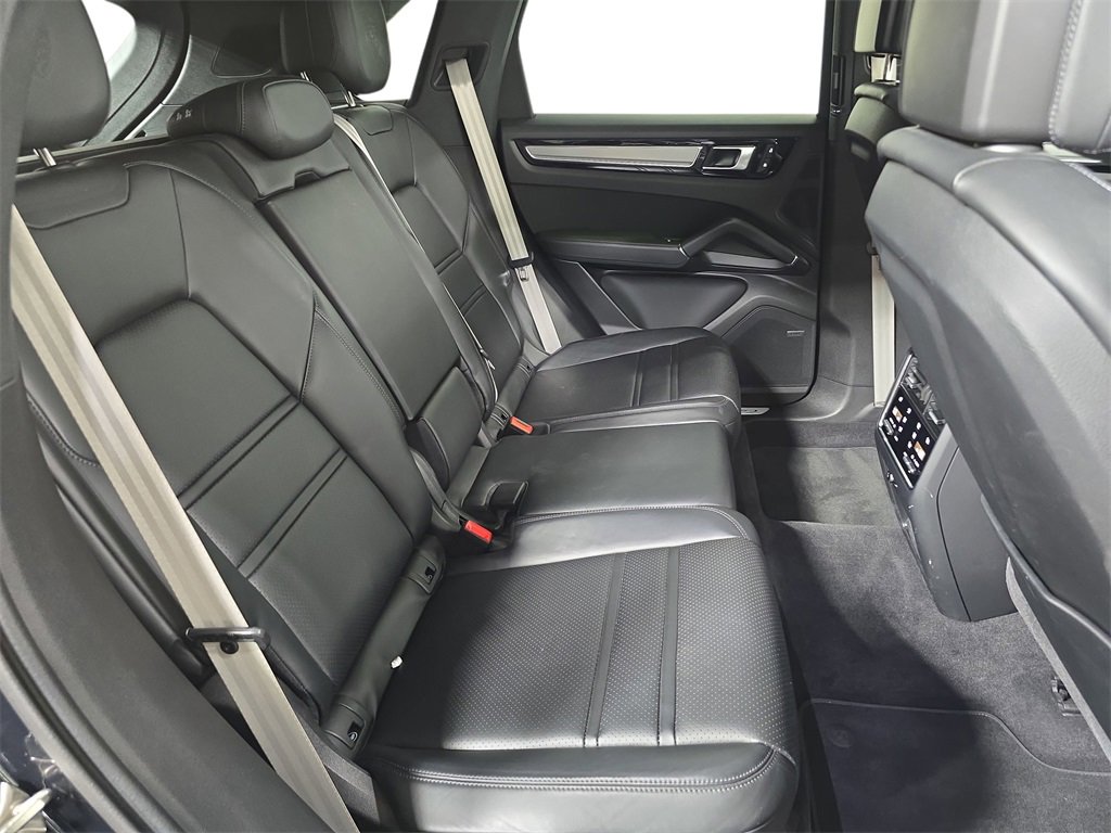 Used 2023 Porsche Cayenne Platinum Edition image 26