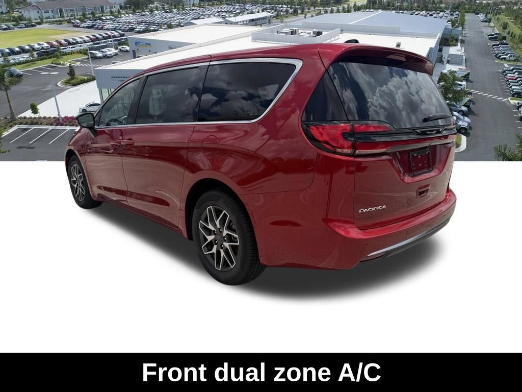 New 2027 Chrysler Pacifica Limited FWD image 5